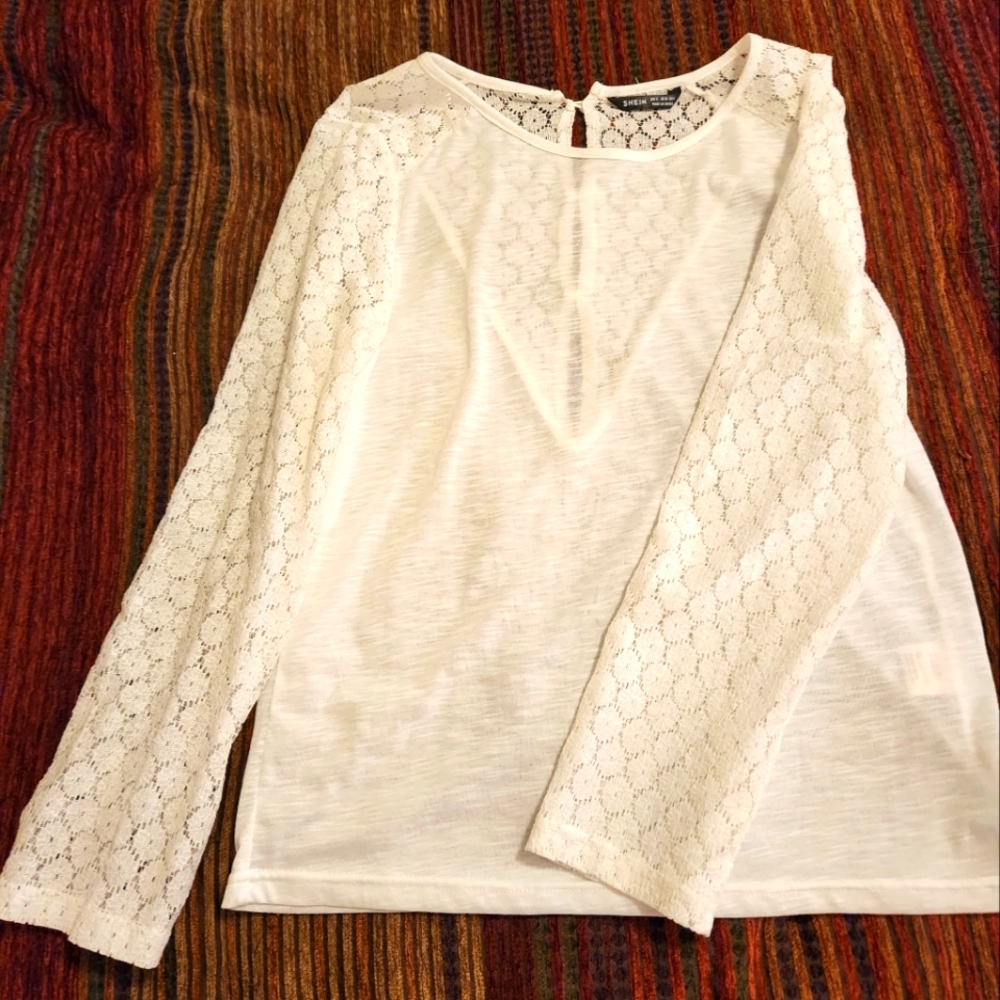 💛 $2/12 Whit lace long-sleeved shirt